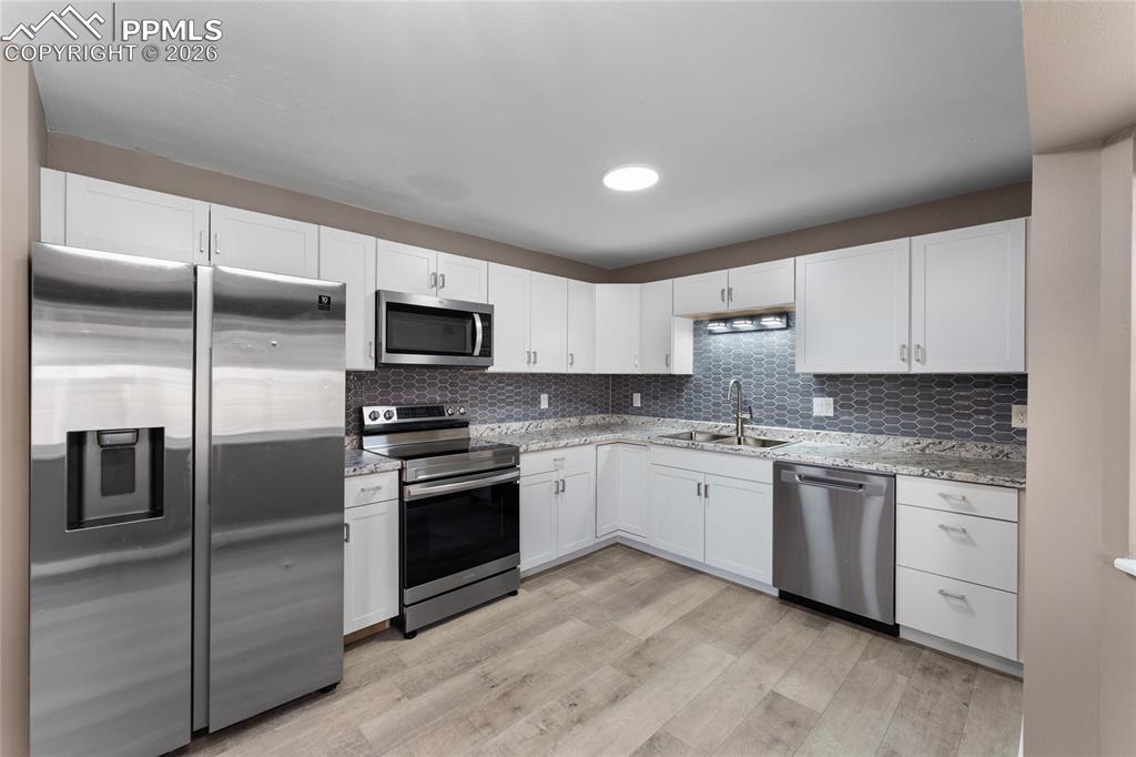 Image 9 of 36: Kitchen