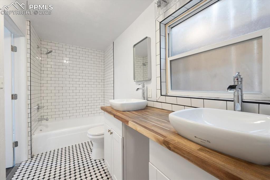 Image 16 of 40: Cottage 2 - fresh bath