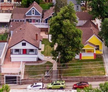 Image 3 of 40: Collective community of 6 units + parking lot