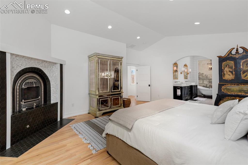 Listing 2436807, Image 13 of 38