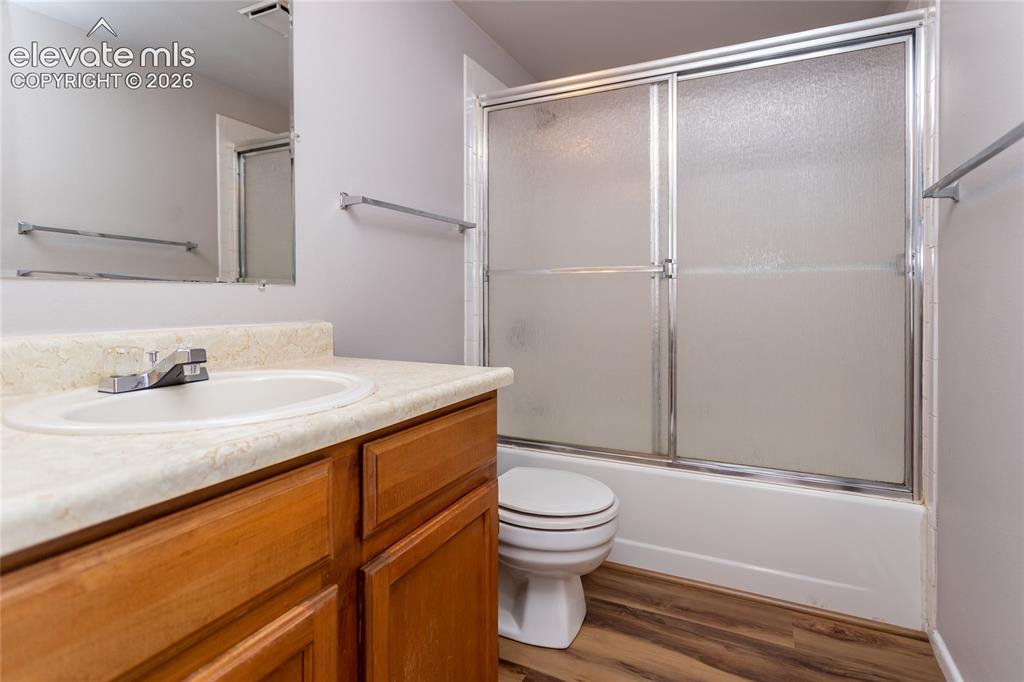 Image 14 of 19: Bathroom