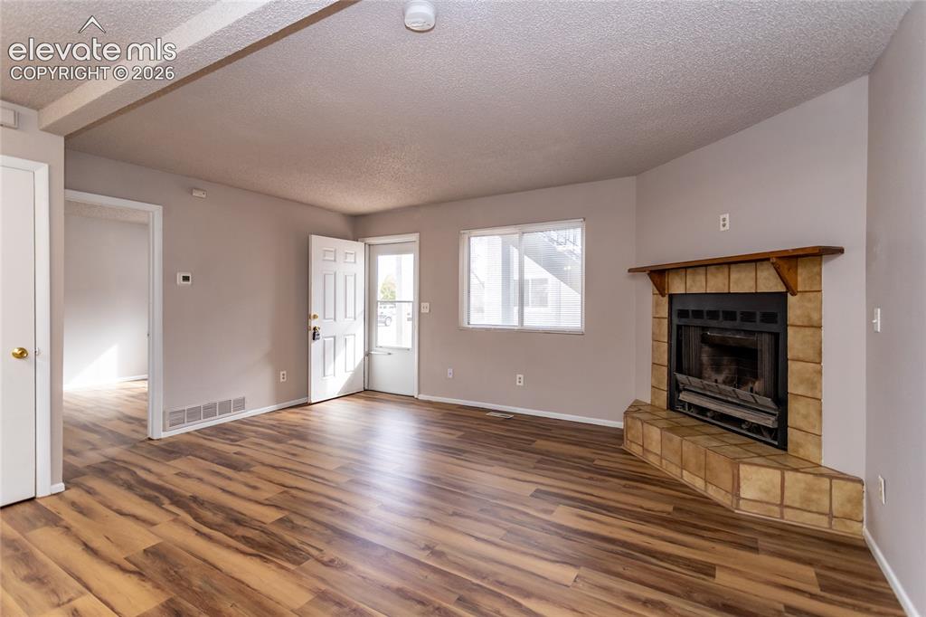 Image 3 of 19: Living Room