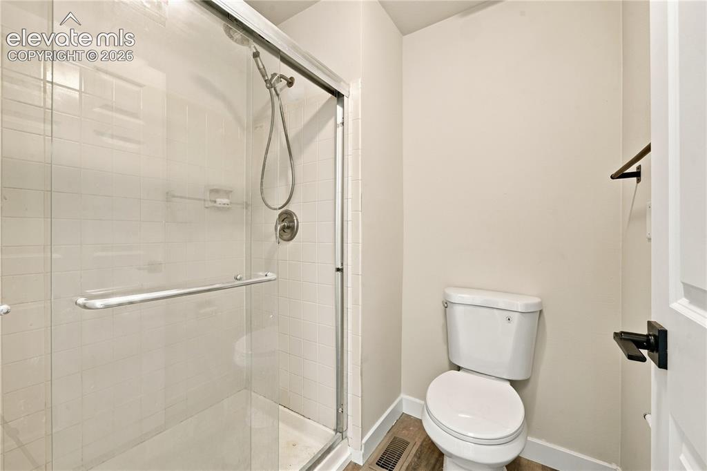 Image 17 of 35: Bathroom
