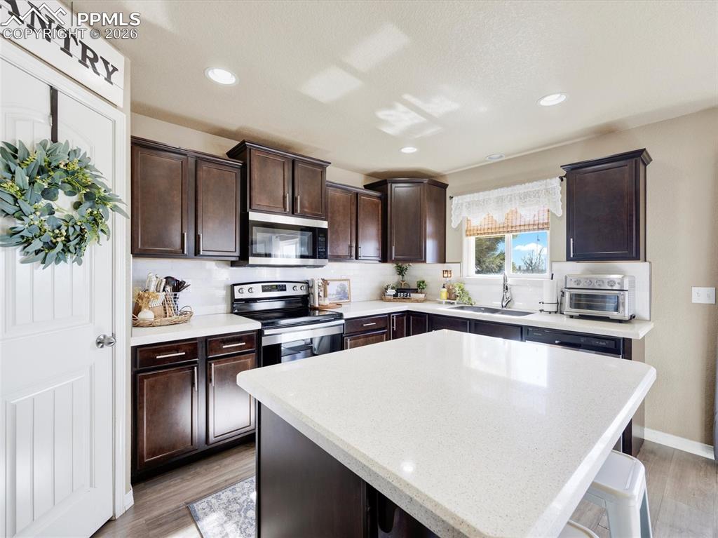 Image 12 of 40: Kitchen