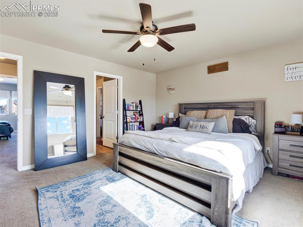 Image 17 of 40: Bedroom