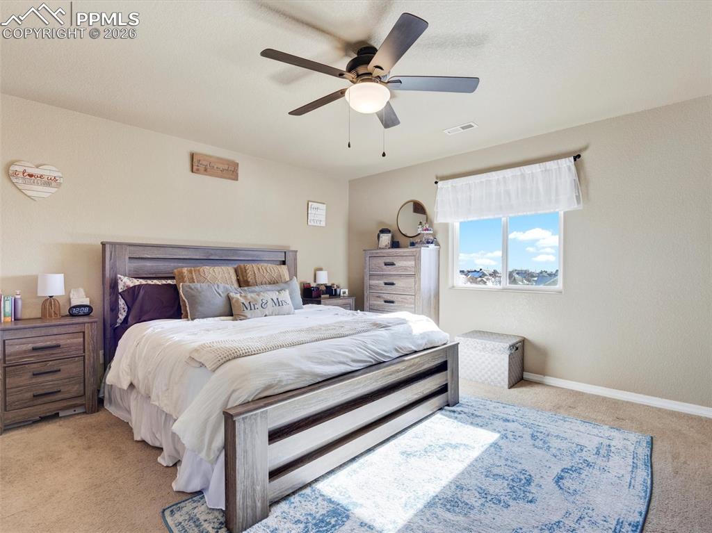 Image 18 of 40: Bedroom