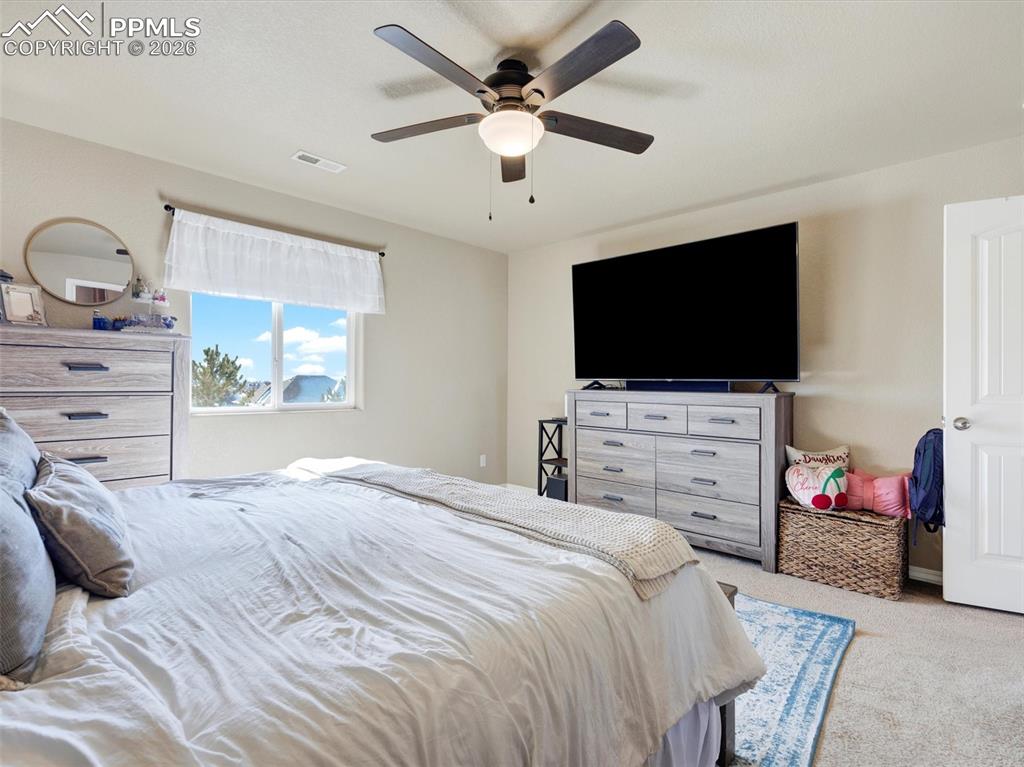 Image 19 of 40: Bedroom