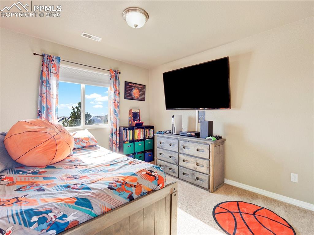 Image 23 of 40: Bedroom