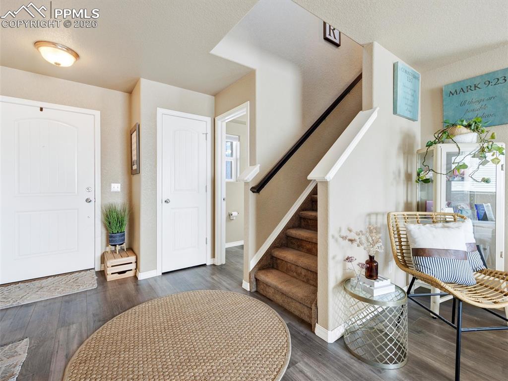 Image 5 of 40: Entry