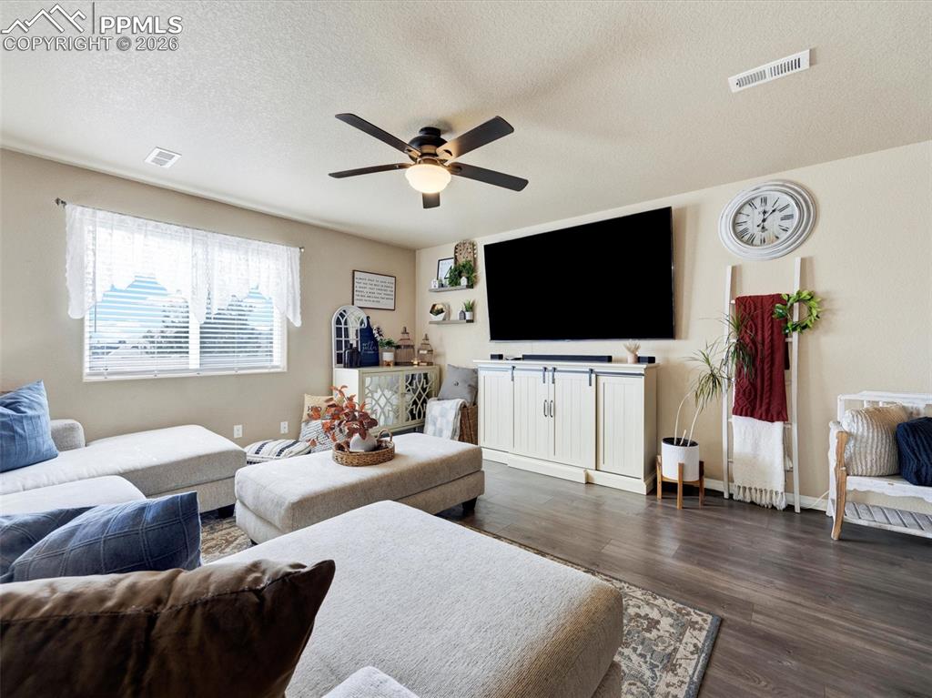 Image 8 of 40: Living Room