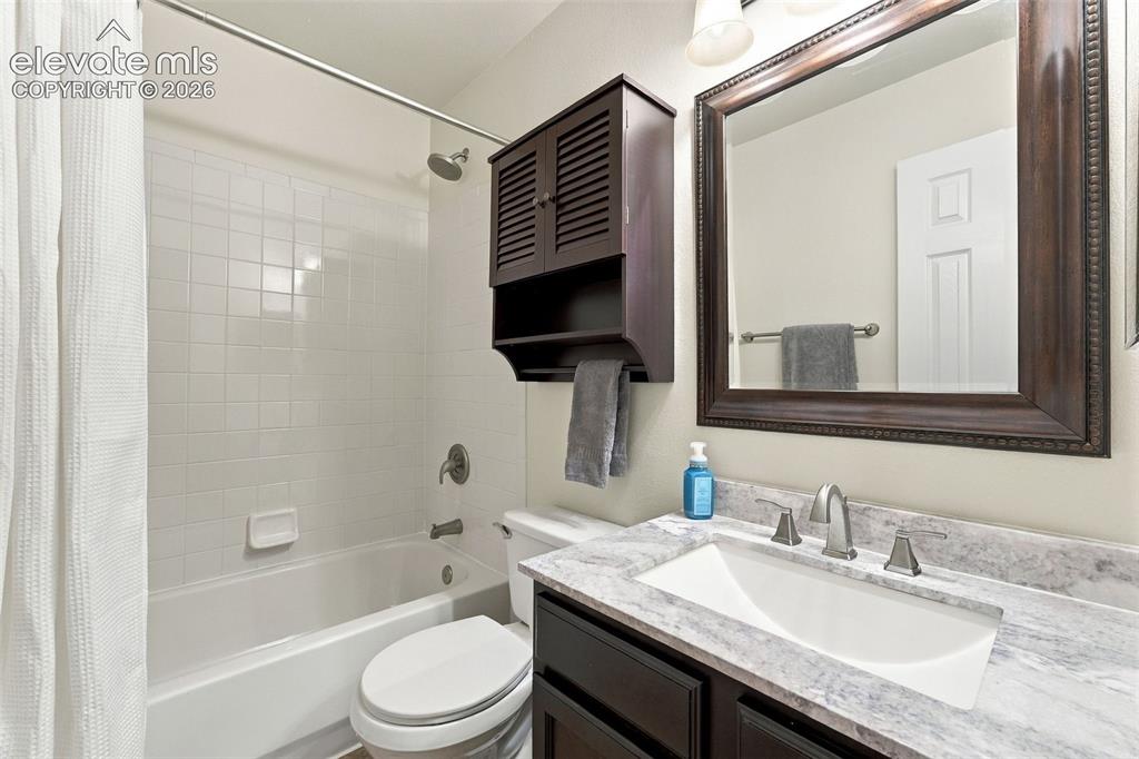 Image 23 of 46: Bathroom