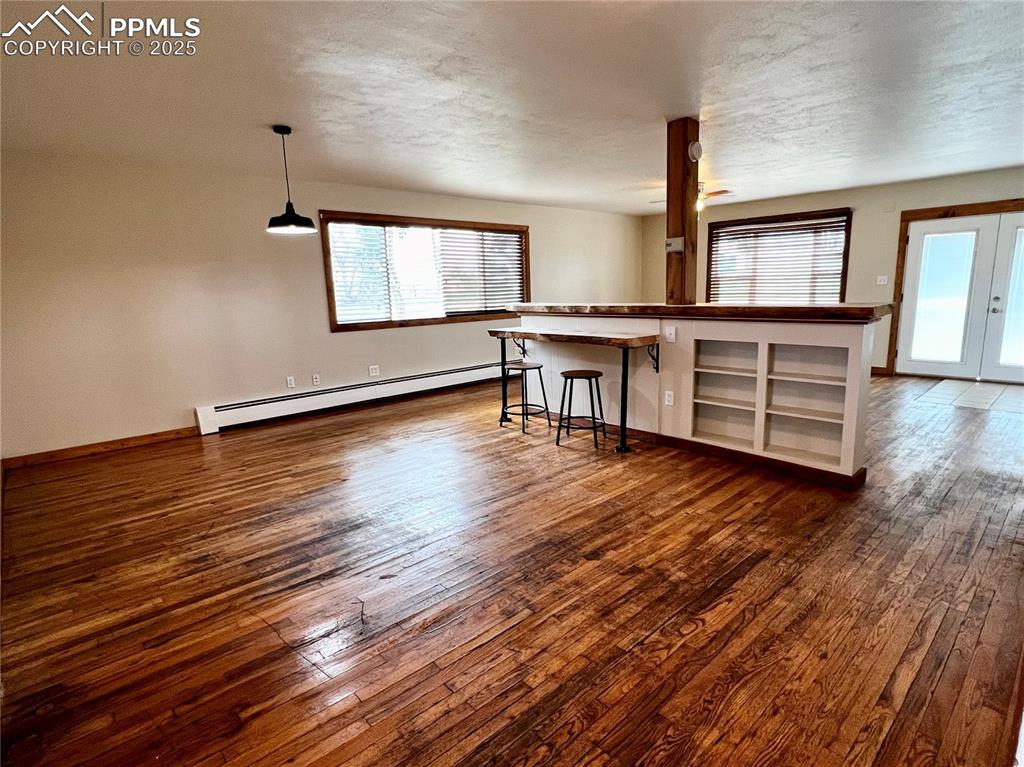 Image 11 of 25: Kitchen