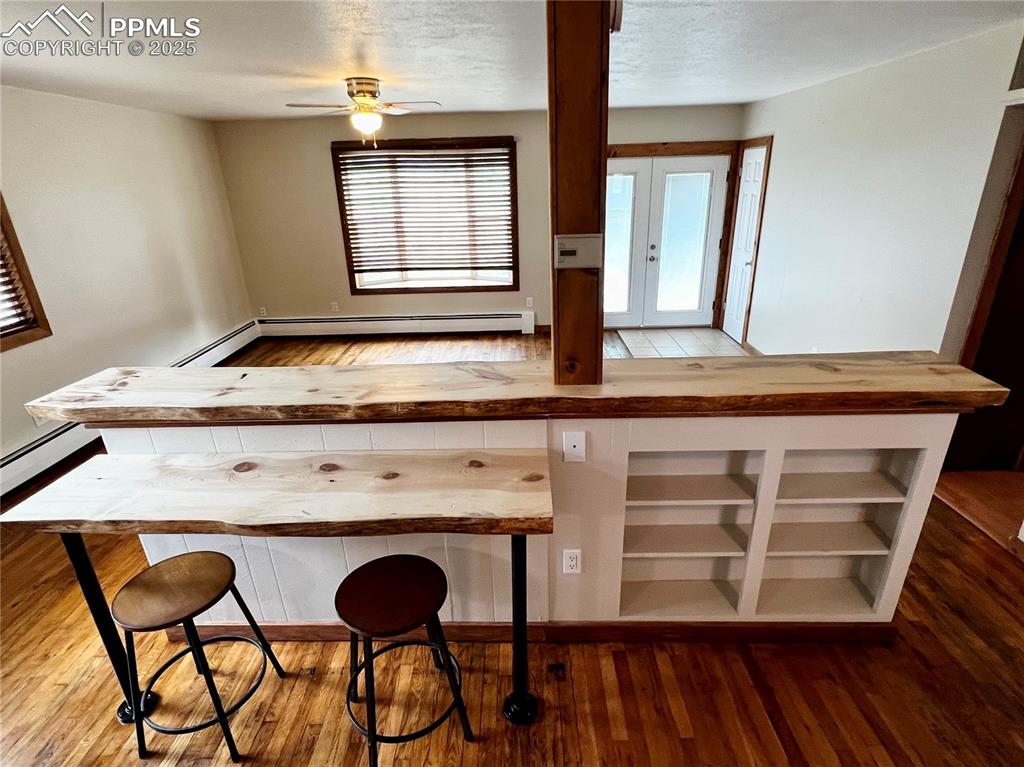 Image 12 of 25: Dining Area