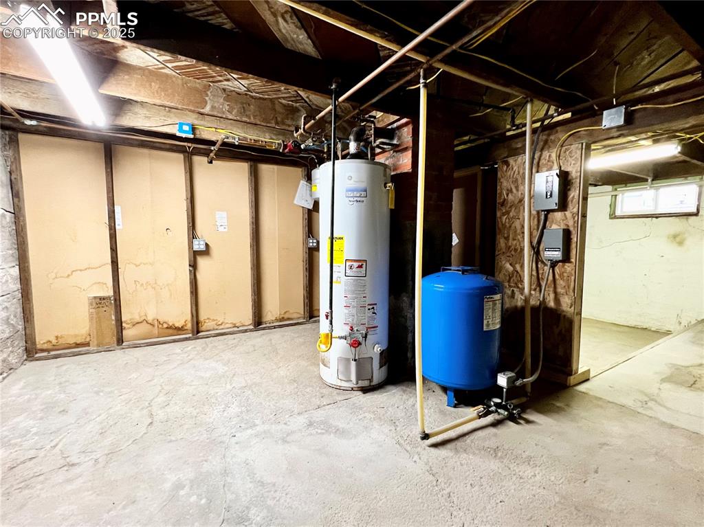 Image 22 of 25: Basement