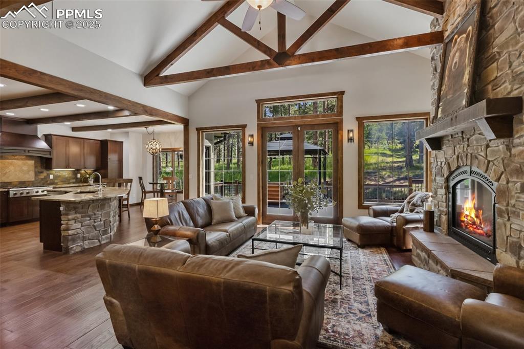 Image 13 of 50: Living Room