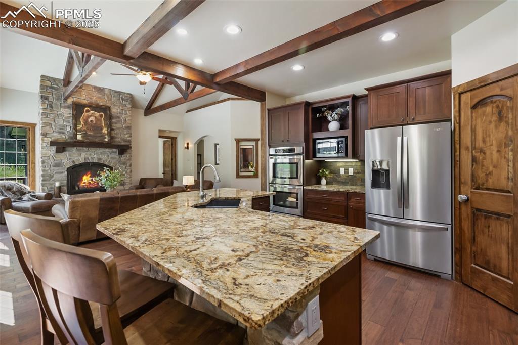 Image 16 of 50: Kitchen