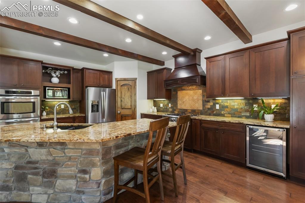 Image 19 of 50: Kitchen