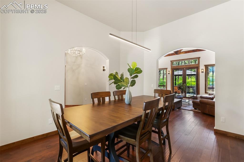 Image 24 of 50: Dining Area