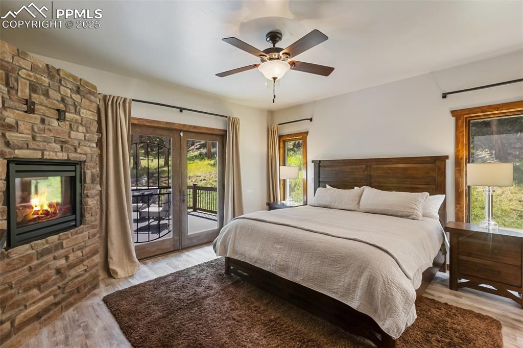 Image 28 of 50: Bedroom