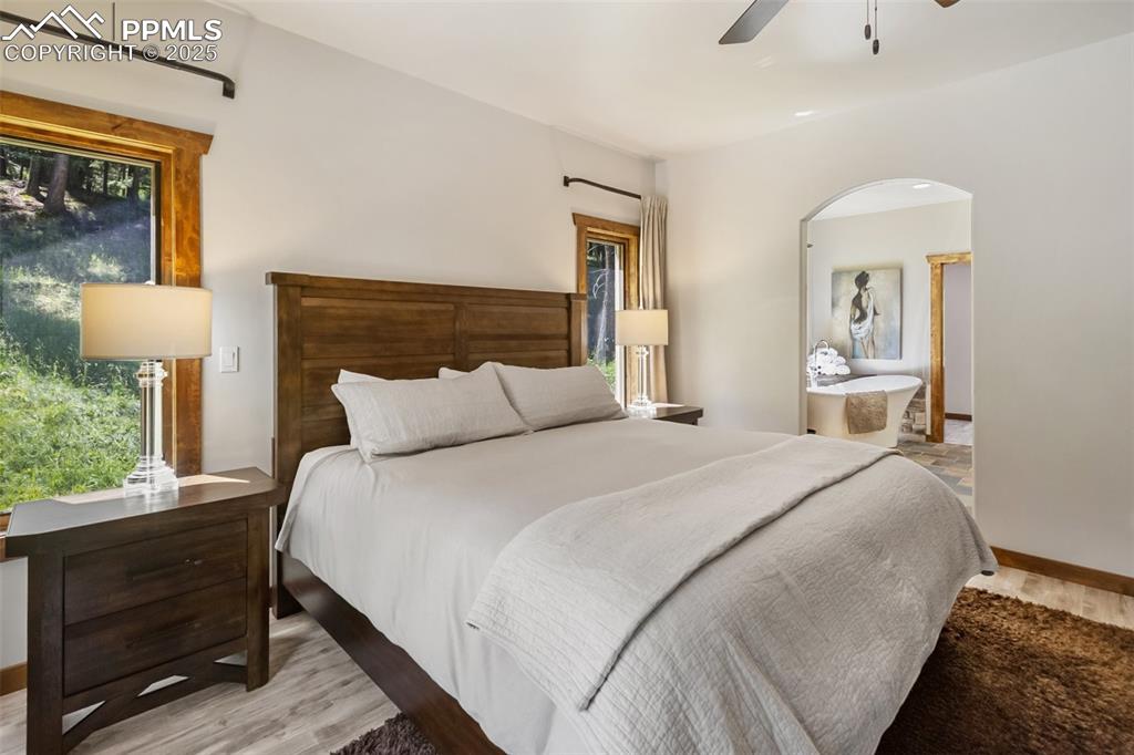 Image 30 of 50: Bedroom