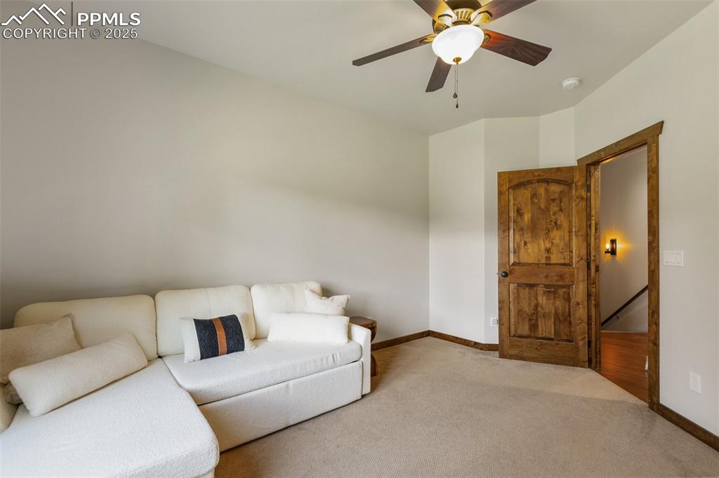 Image 38 of 50: Living Room