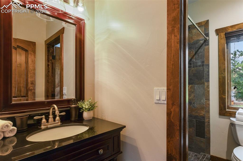 Image 39 of 50: Bathroom