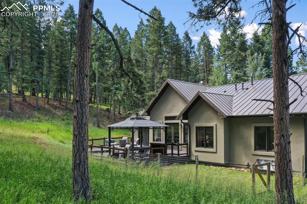 Image 9 of 50: Back of Structure