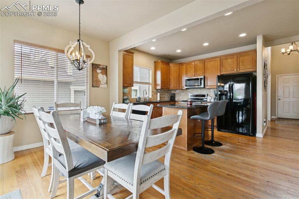 Image 10 of 41: Dining Area