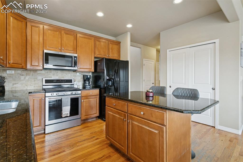 Image 13 of 41: Kitchen