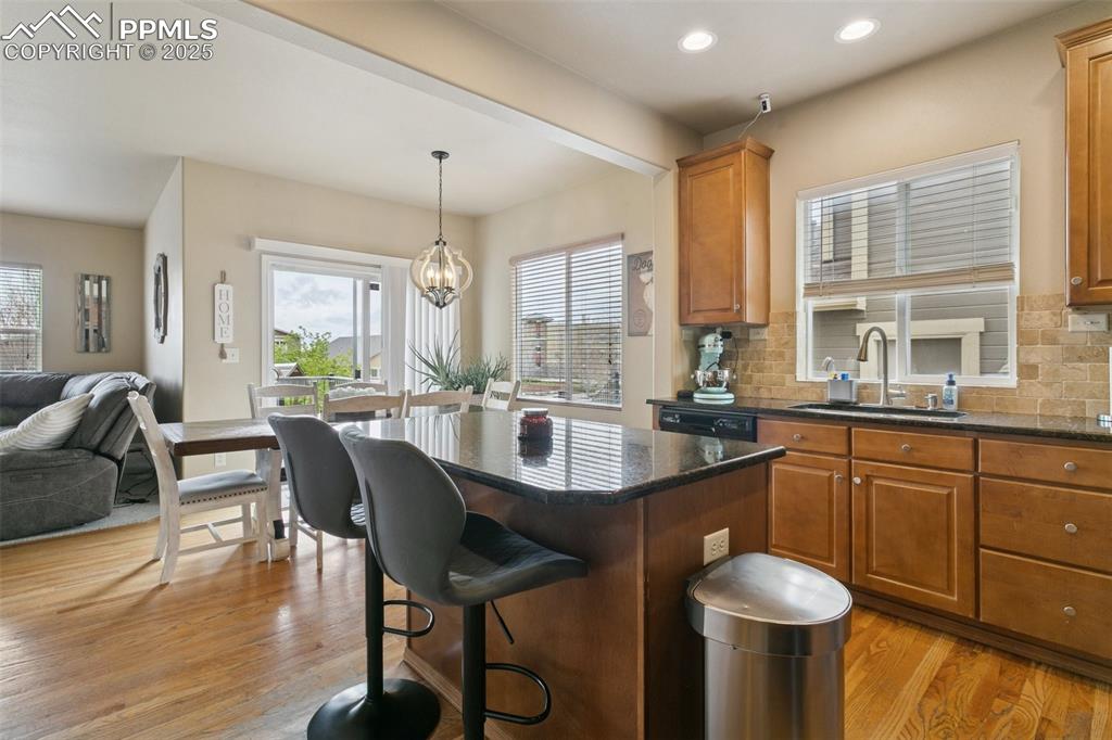 Image 16 of 41: Kitchen