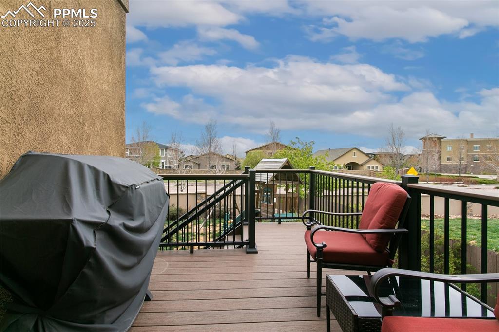 Image 34 of 41: Deck