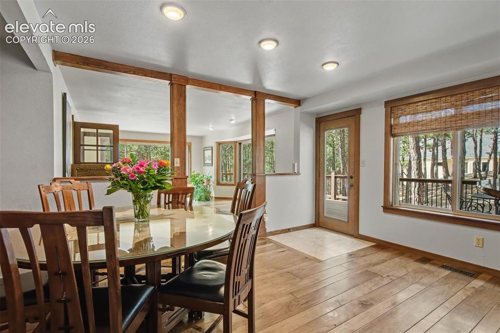 Image 16 of 50: Dining Area