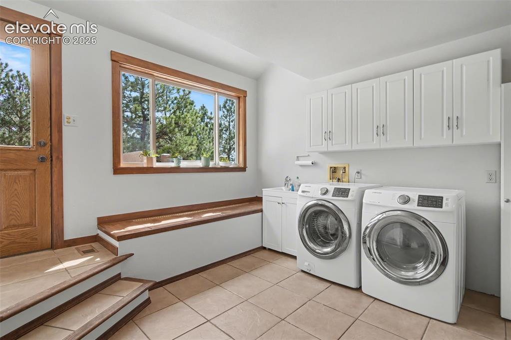Image 24 of 50: Laundry/mudroom with side patio entry!
