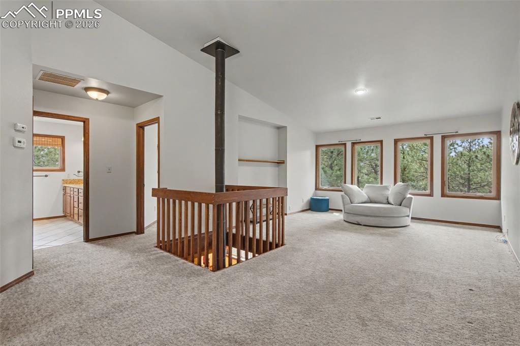 Image 25 of 50: Loft