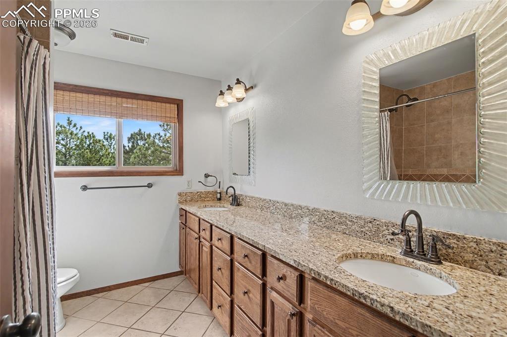 Image 36 of 50: Upper level bathroom