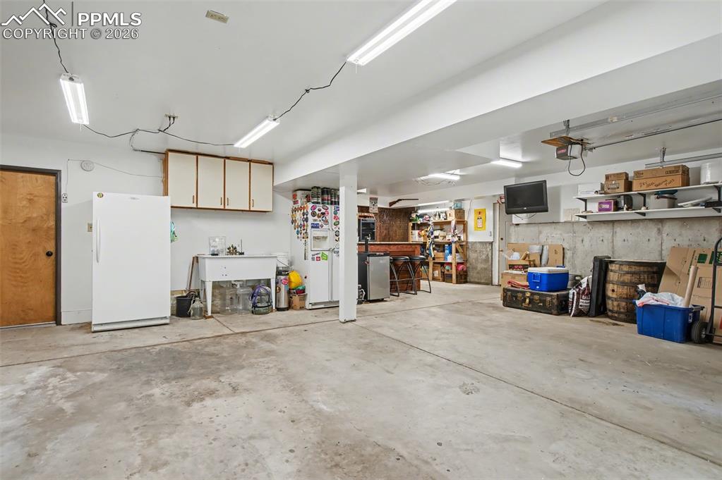 Image 46 of 50: Ample storage space