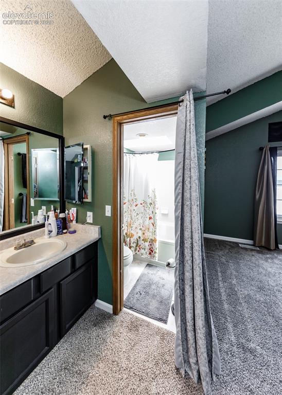 Image 18 of 41: Bathroom