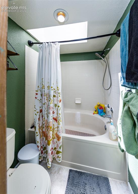 Image 19 of 41: Bathroom