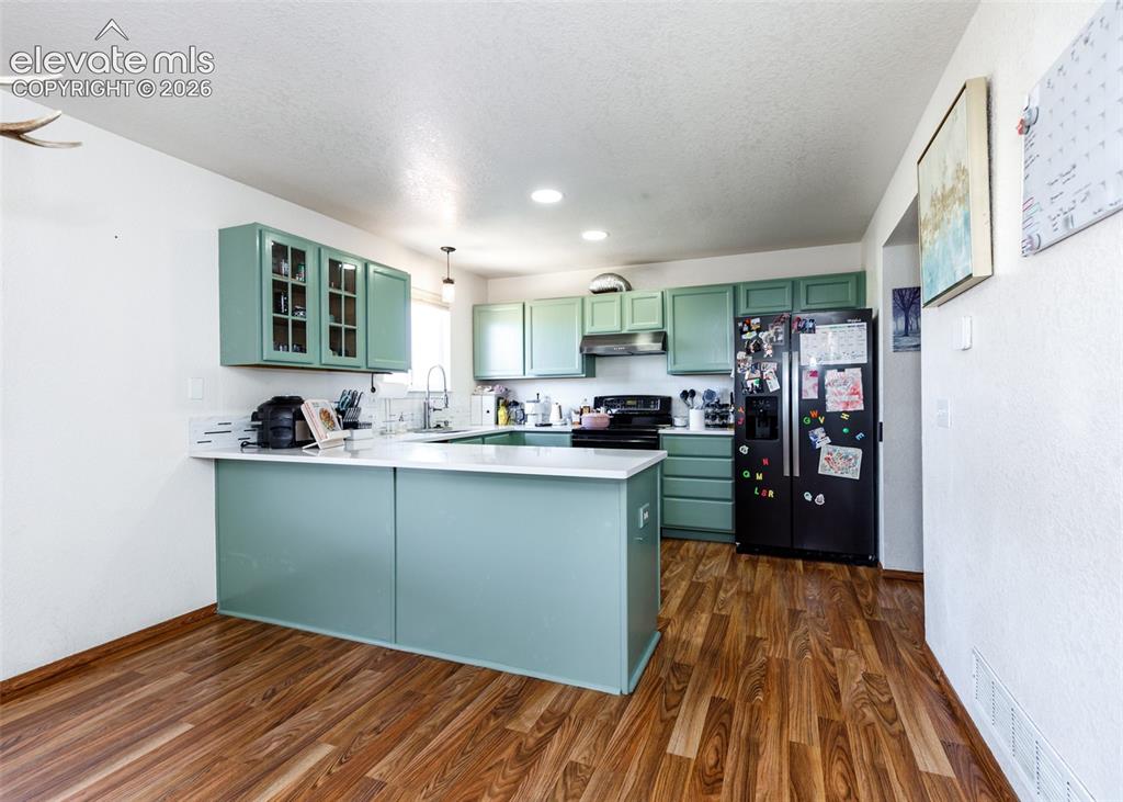 Image 8 of 41: Kitchen