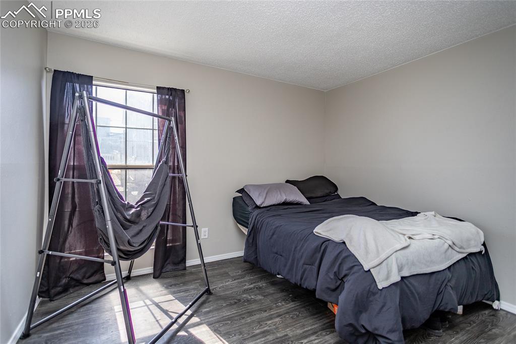 Image 15 of 19: Bedroom