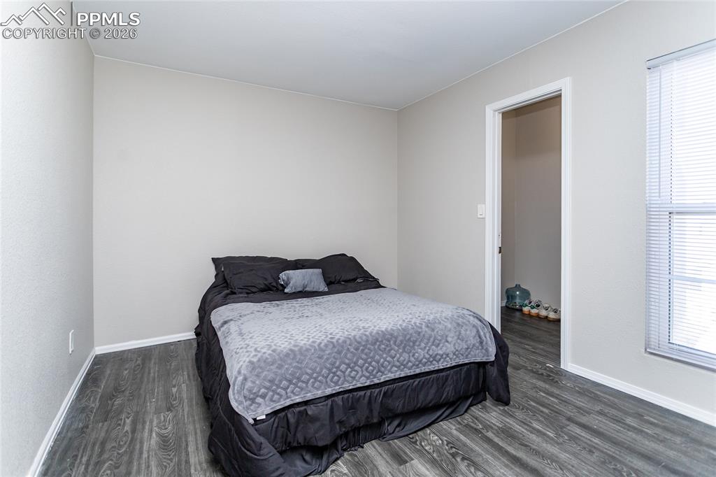 Image 18 of 19: Bedroom