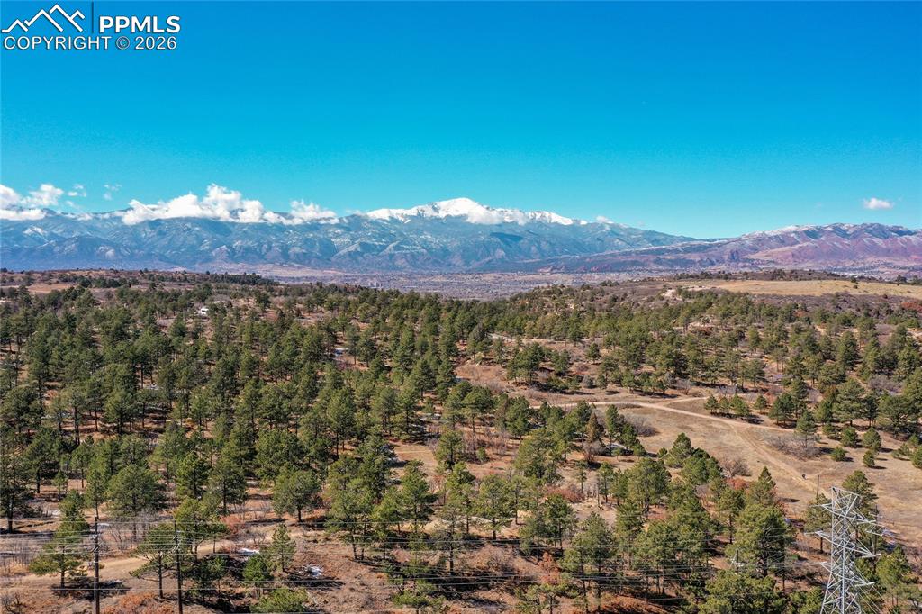 Image 8 of 19: Nearby hiking trails