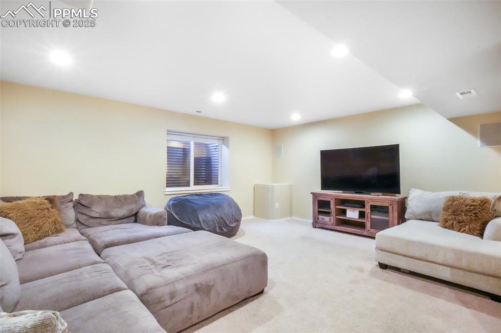 Image 42 of 50: Family Room