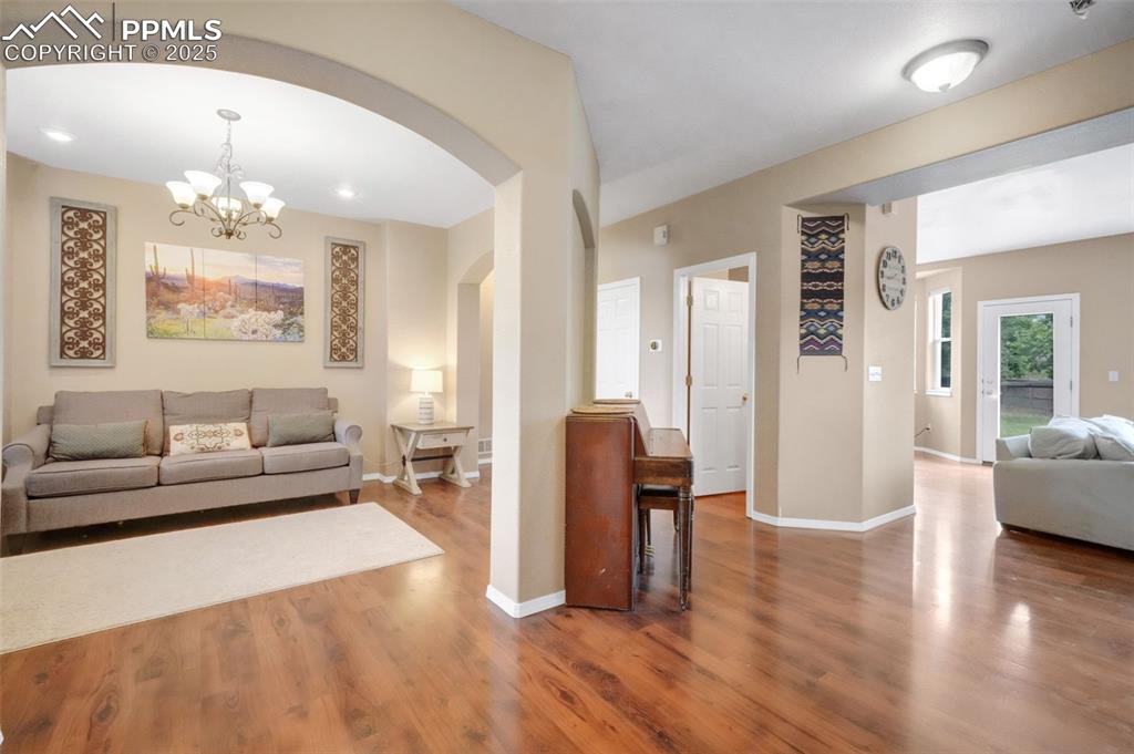 Image 8 of 50: Dining Room