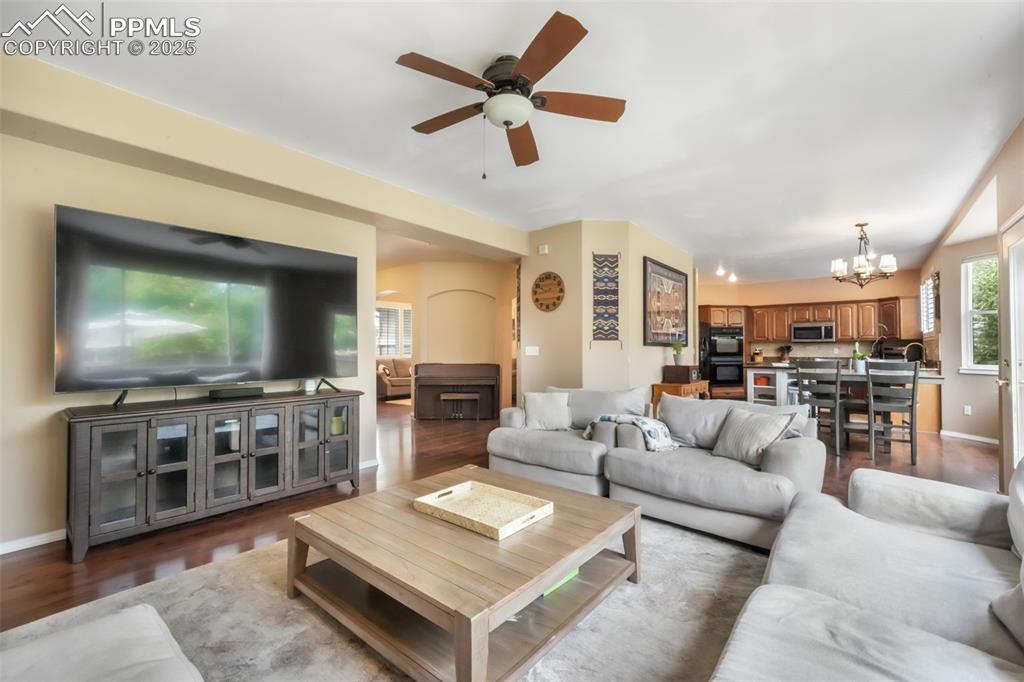 Image 9 of 50: Living Room
