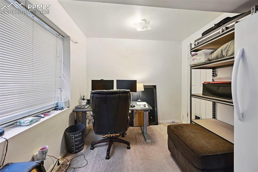 Image 25 of 35: Office