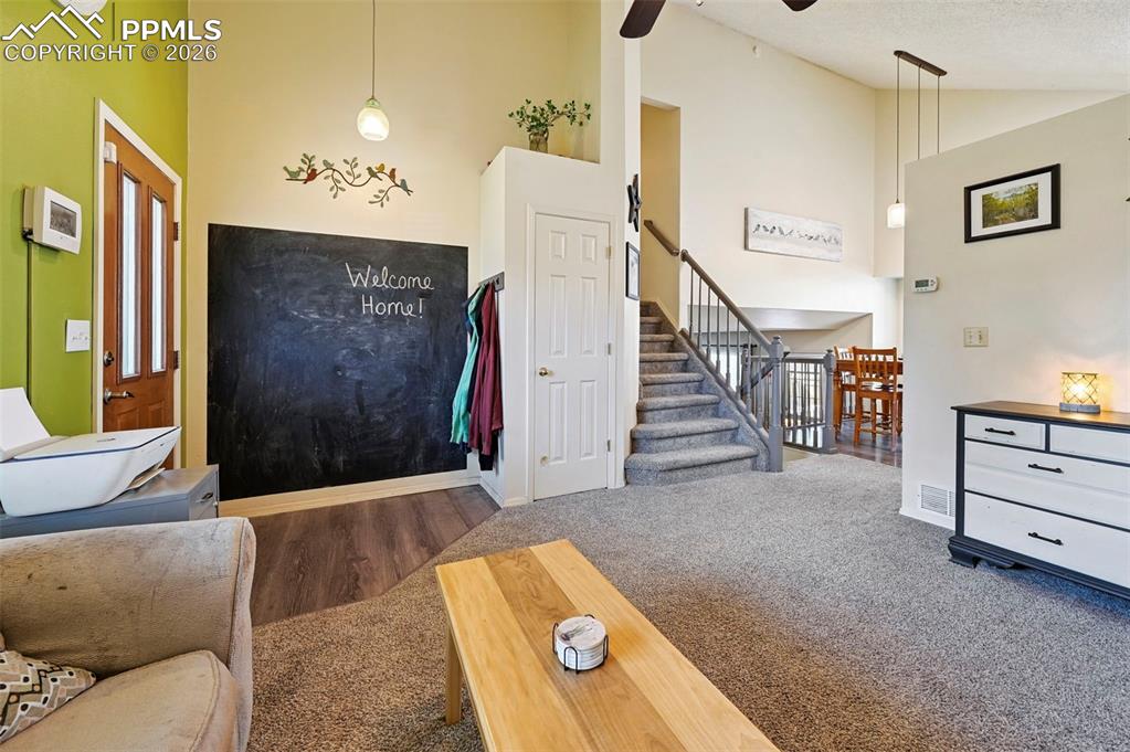 Image 6 of 35: Entry