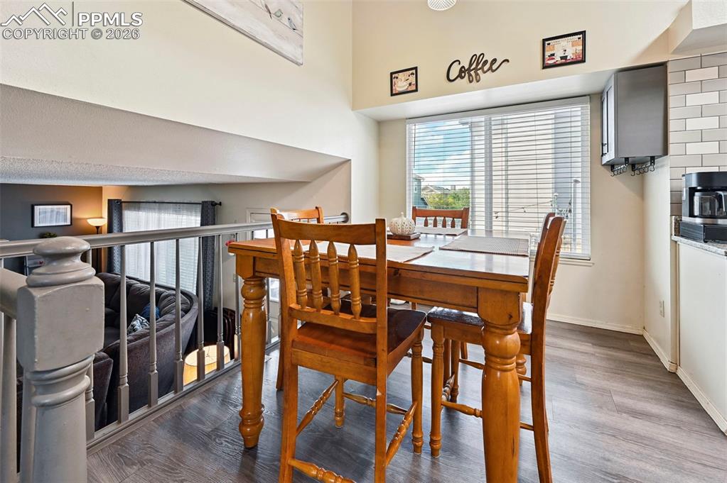 Image 7 of 35: Dining Area