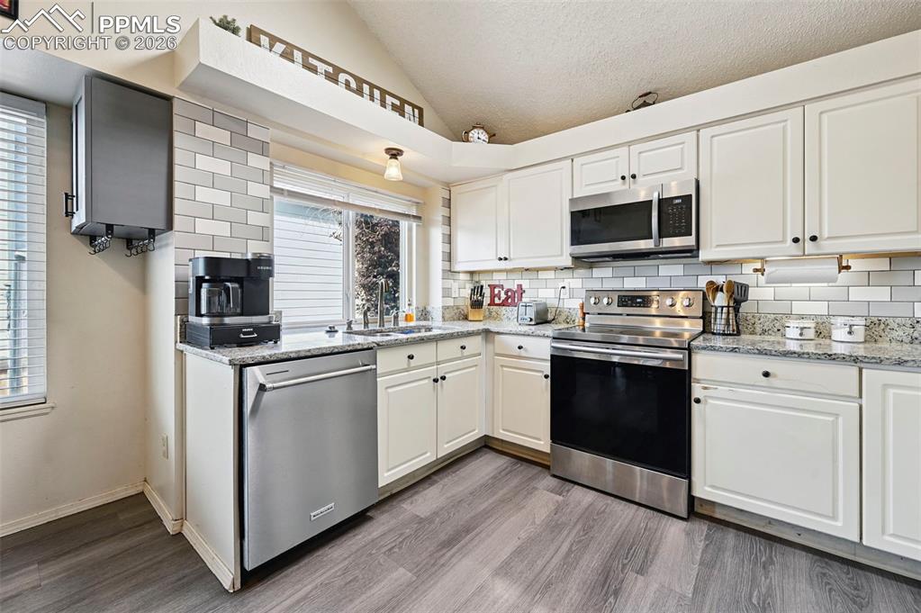 Image 9 of 35: Kitchen