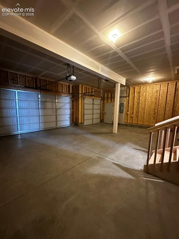 Image 30 of 36: Garage